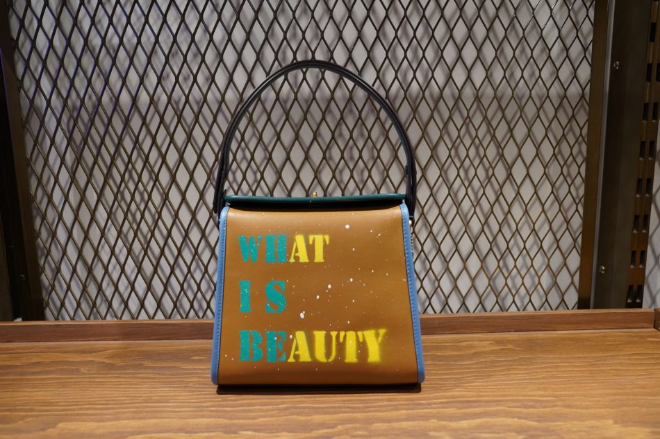 What is Beauty tan bag